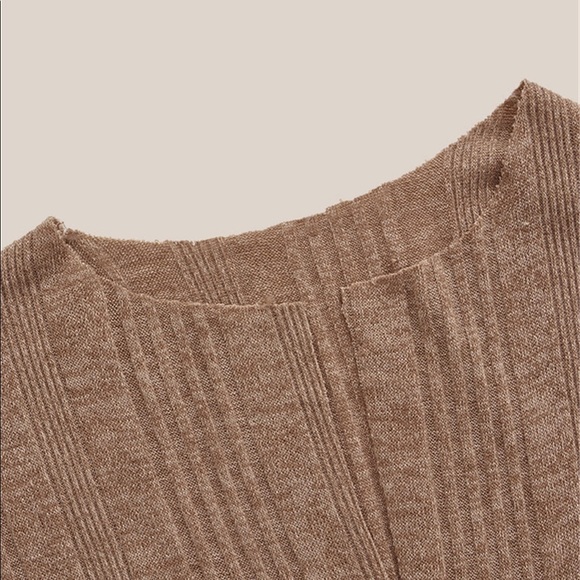 ✨MAKE AN OFFER‼️ Mid-Drift Top 💕 - Picture 6 of 8